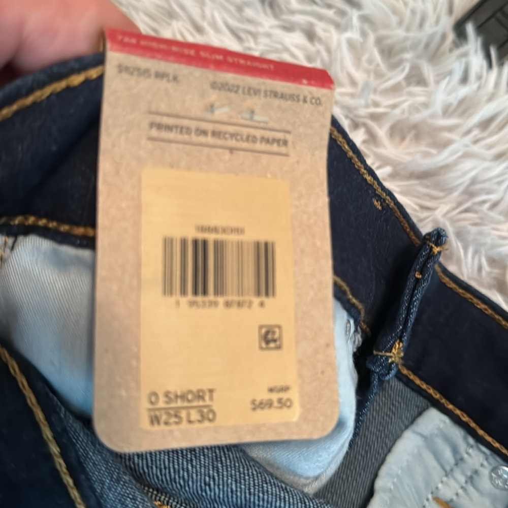 Levi’s 724 high rise slim straight jeans - Picture 8 of 9